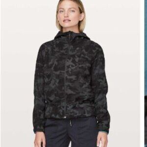 Lululemon Pack It Up Jacket in black/camo with hood size 2